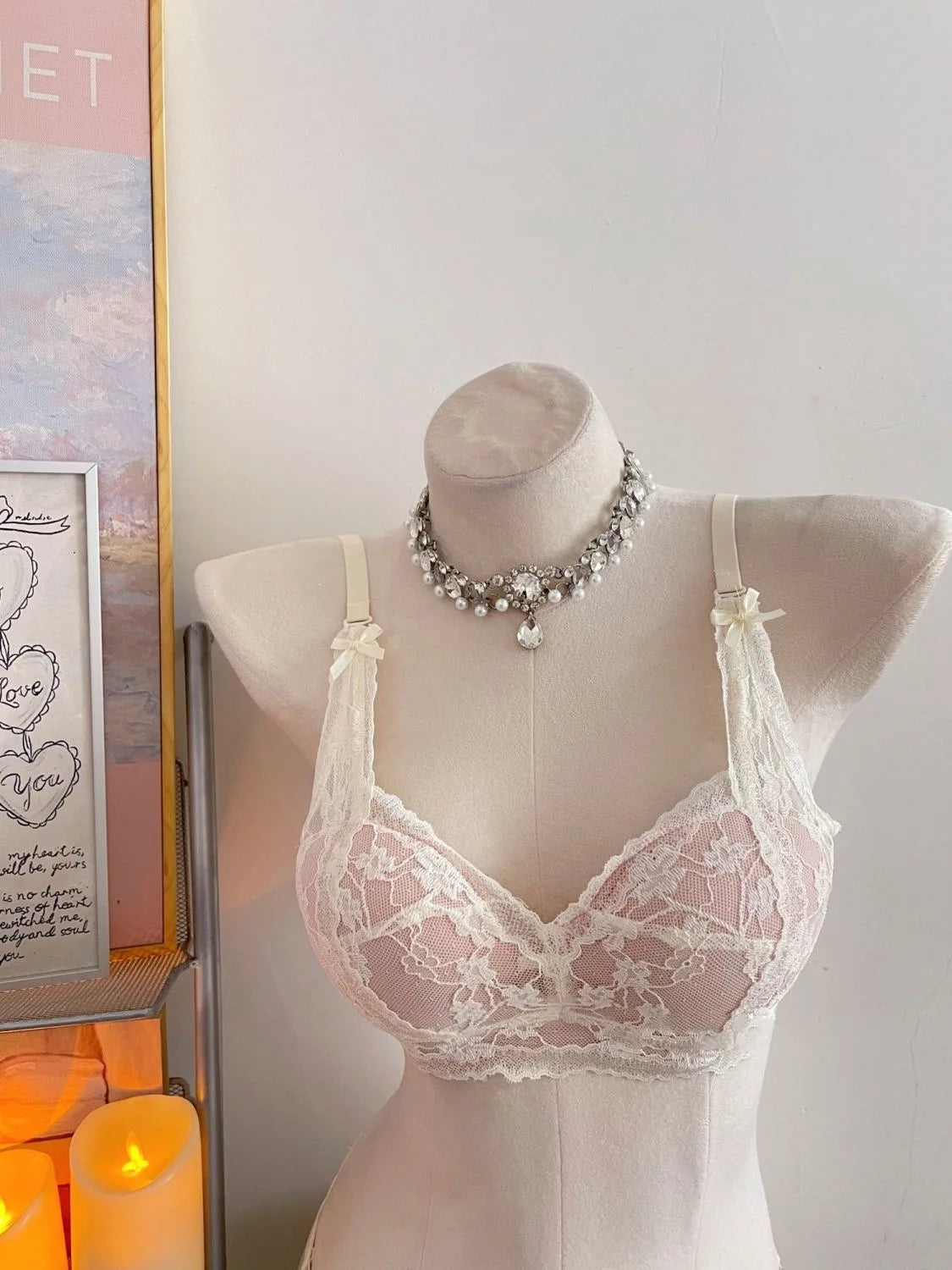 Neck-baring and Shoulder-revealing Lingerie with A Gathered, Sexy Lace Upper That Supports The Bra.