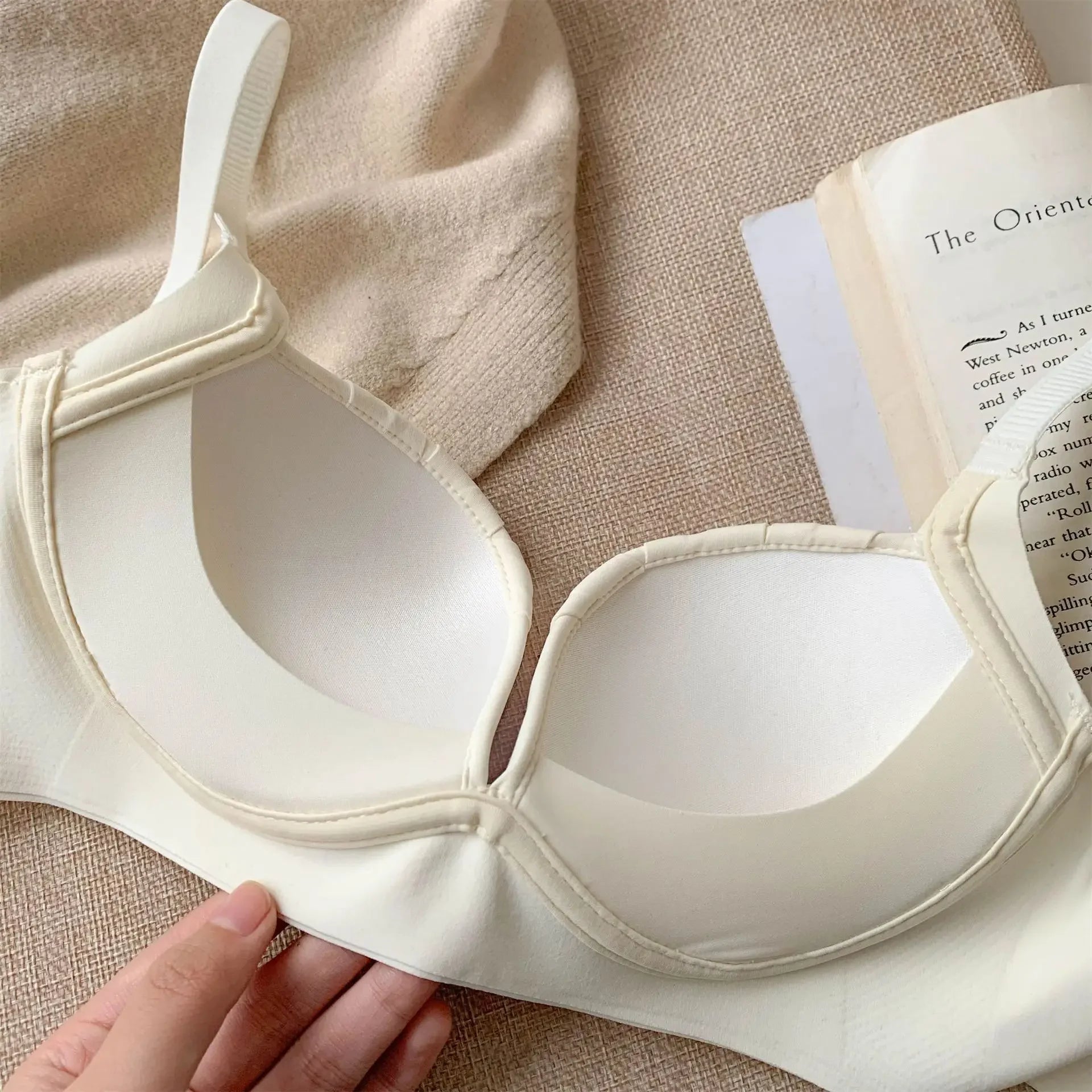 2024 New Pleated Bras Push Up Bra Small Chest No Steel Ring Wirelss Soft Bra Solid Color Sweet Seamless Bra