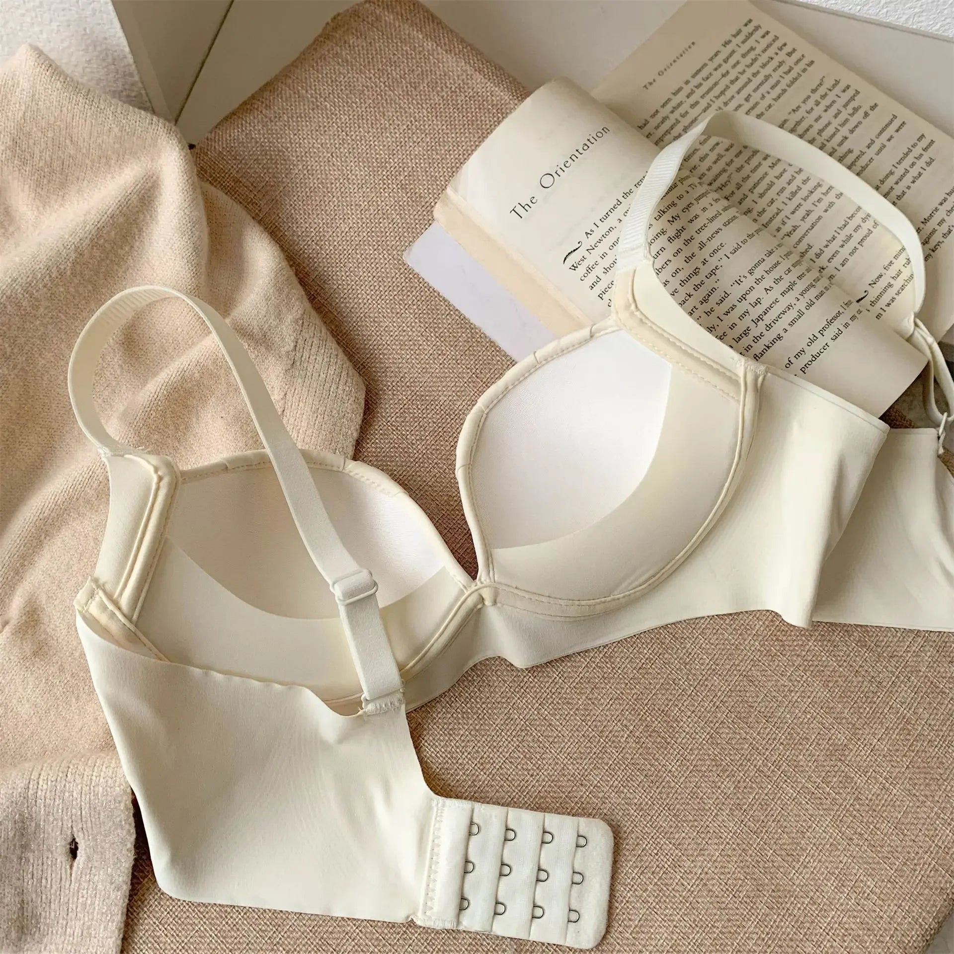 2024 New Pleated Bras Push Up Bra Small Chest No Steel Ring Wirelss Soft Bra Solid Color Sweet Seamless Bra