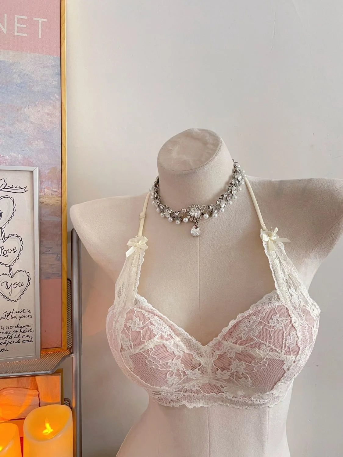 Neck-baring and Shoulder-revealing Lingerie with A Gathered, Sexy Lace Upper That Supports The Bra.