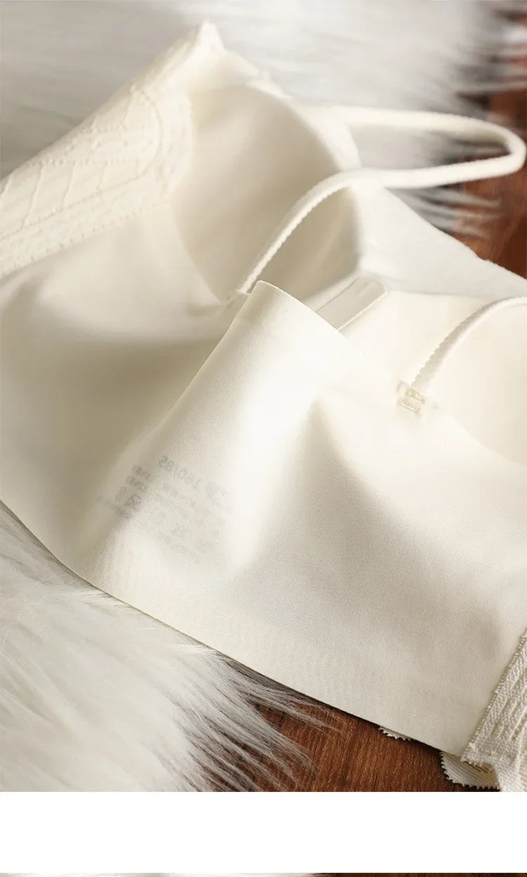 Seamless lace backrest lingerie one-piece with chest pads and a strapless ice silk strappy bra wrapped around the chest