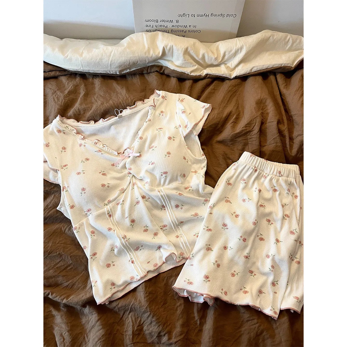 New Summer Women's Pajama Set: Lightweight Floral Print Two-Piece Set with Padded Top and Shorts—sweet and Cozy Loungewear
