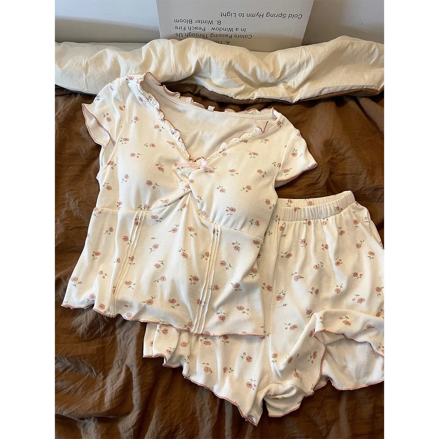New Summer Women's Pajama Set: Lightweight Floral Print Two-Piece Set with Padded Top and Shorts—sweet and Cozy Loungewear