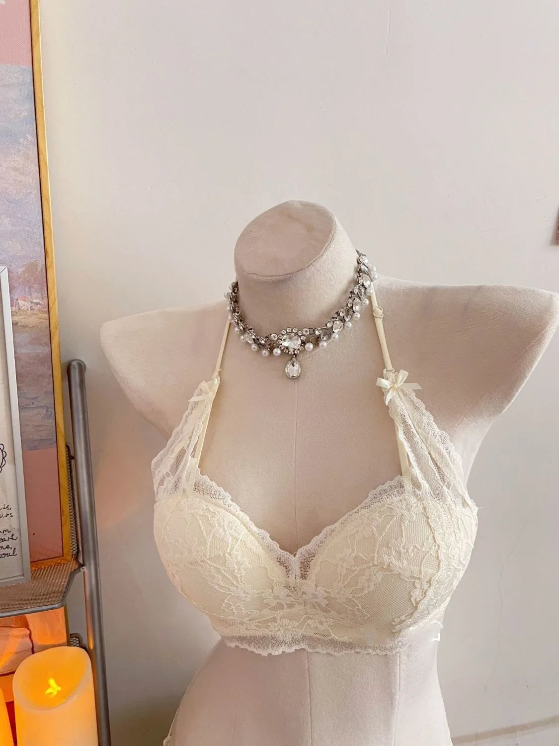Neck-baring and Shoulder-revealing Lingerie with A Gathered, Sexy Lace Upper That Supports The Bra.
