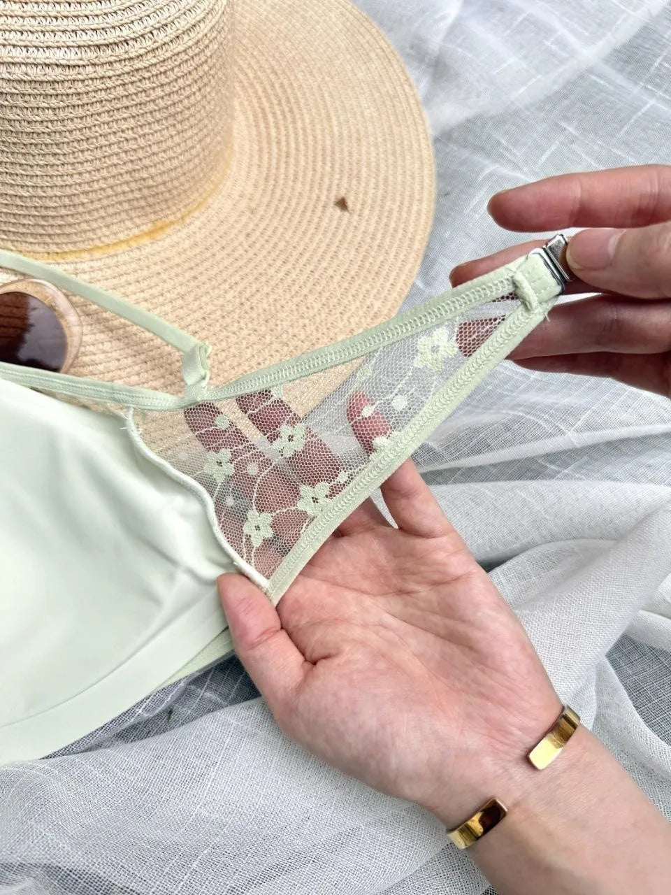 Lace Lingerie for Women's Summer, Thin, Large-bust, Slimming, Lace-curving, Triangular Cup, Beautiful Back, Seamless Bra