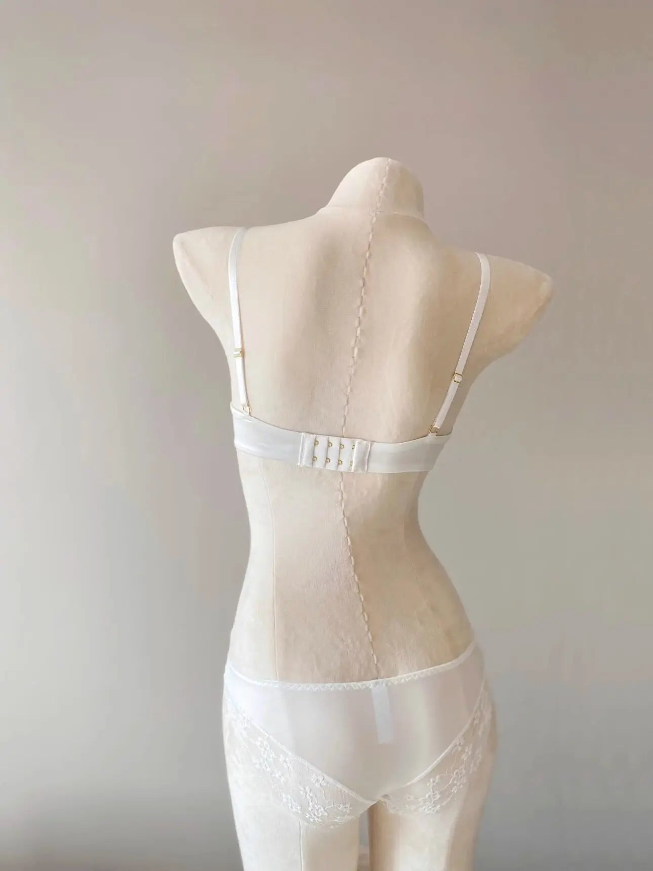 High Quality French Demi Cup Bra Set Soft Lace Thin Lightweight Side Support Anti Sagging Comfort Everyday Wear 32-38AB Bra Suit