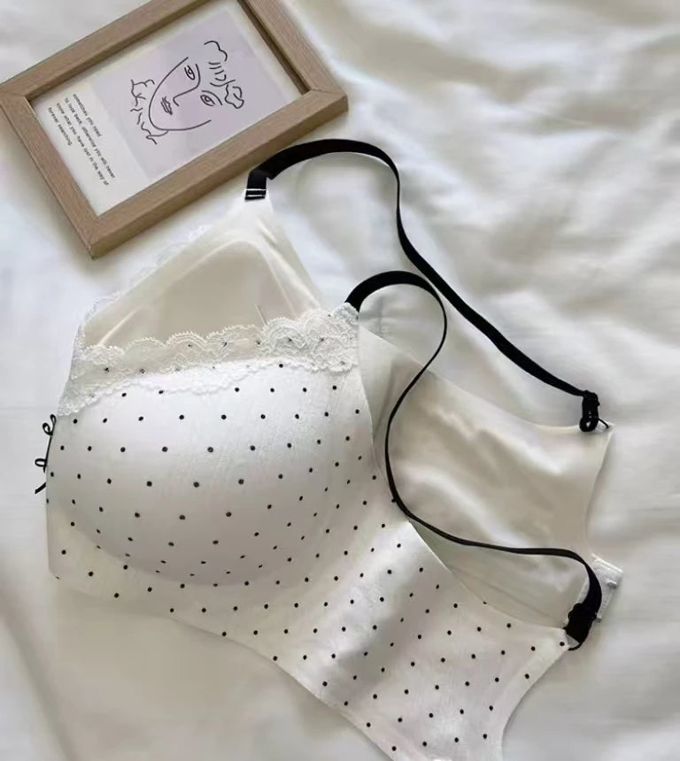 Lace and Floral Print Lingerie: Women’s Push-Up Bra for Smaller Busts, Designed to Minimise Side Bulges, Seamless and Wire-Free