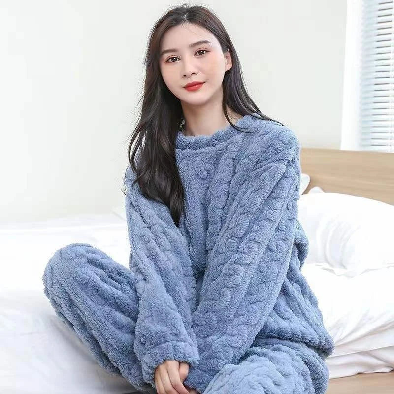 Two-Piece Autumn and Winter Pajama Set with Fleece Lining, Thick Coral Velvet Home Wear, Fashionable Warm Long-Sleeve Pants Sets