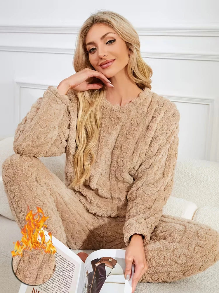 Two-Piece Autumn and Winter Pajama Set with Fleece Lining, Thick Coral Velvet Home Wear, Fashionable Warm Long-Sleeve Pants Sets