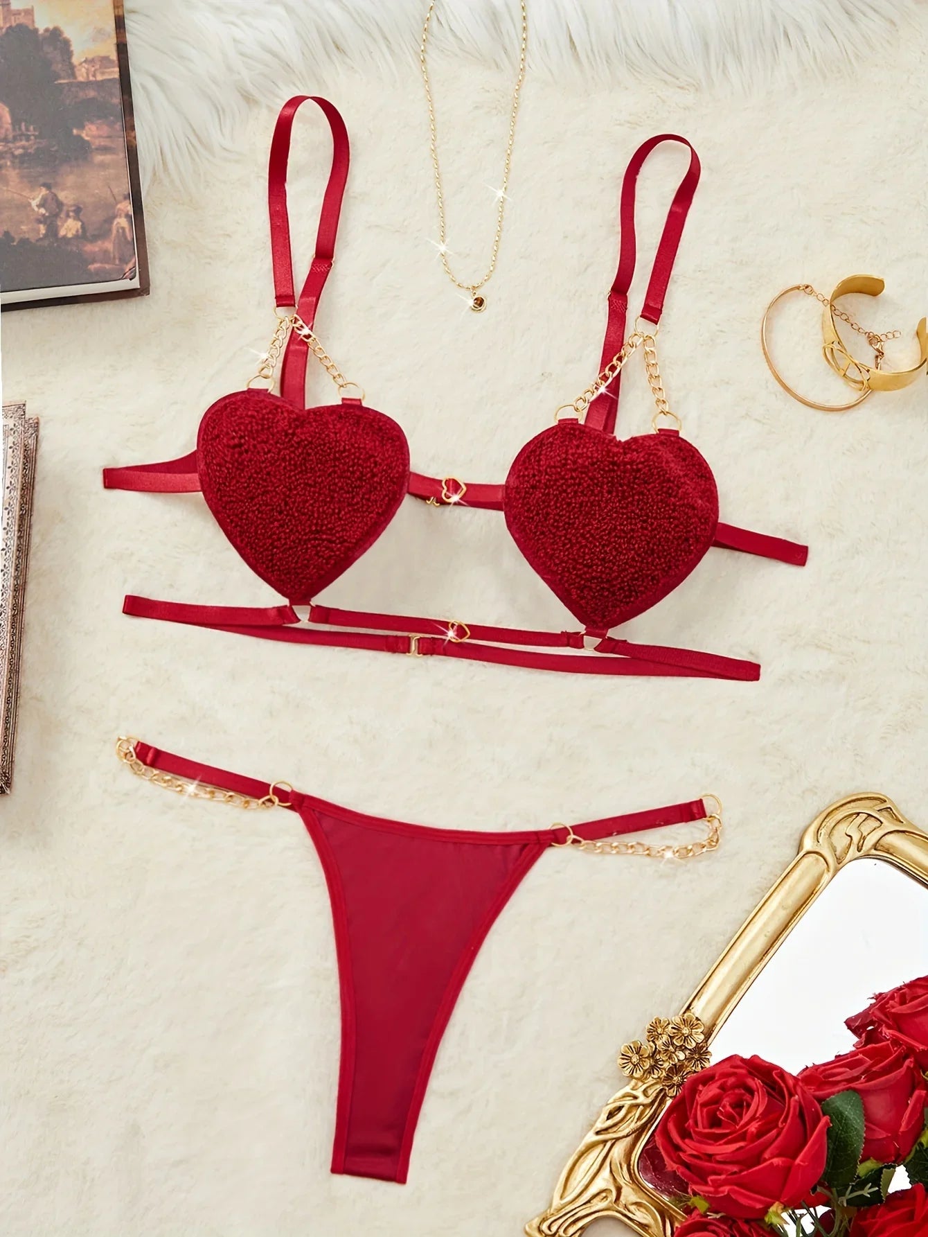 2 pieces of women's sexy lingerie set with gold chain and elegant thong