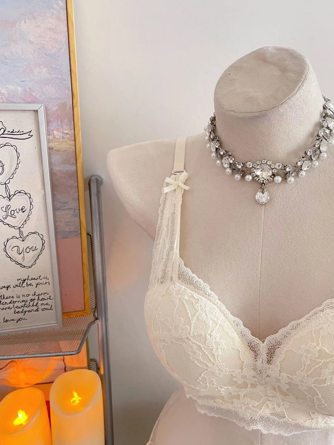 Neck-baring and Shoulder-revealing Lingerie with A Gathered, Sexy Lace Upper That Supports The Bra.