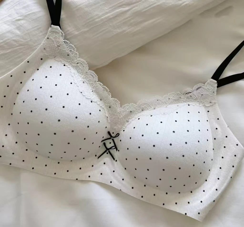 Lace and Floral Print Lingerie: Women’s Push-Up Bra for Smaller Busts, Designed to Minimise Side Bulges, Seamless and Wire-Free