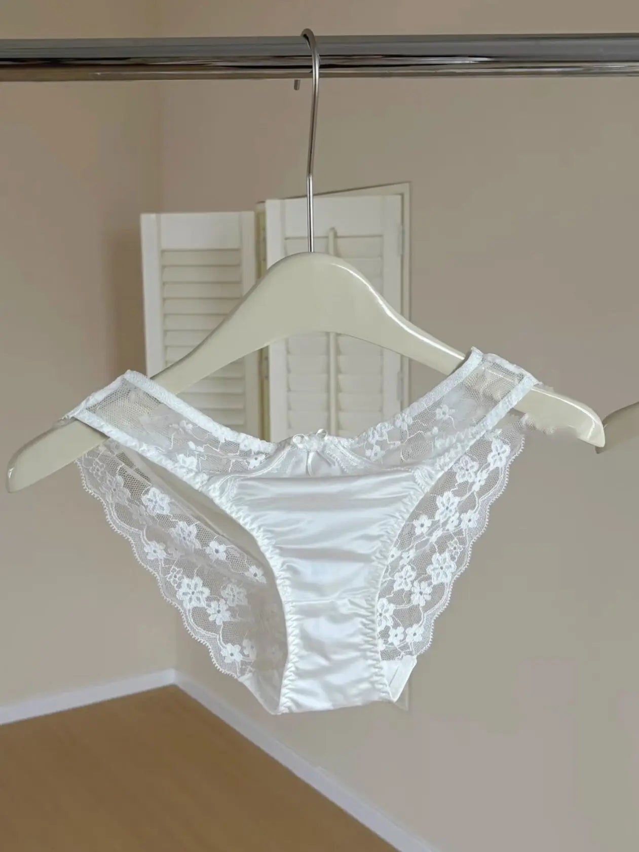 High Quality French Demi Cup Bra Set Soft Lace Thin Lightweight Side Support Anti Sagging Comfort Everyday Wear 32-38AB Bra Suit