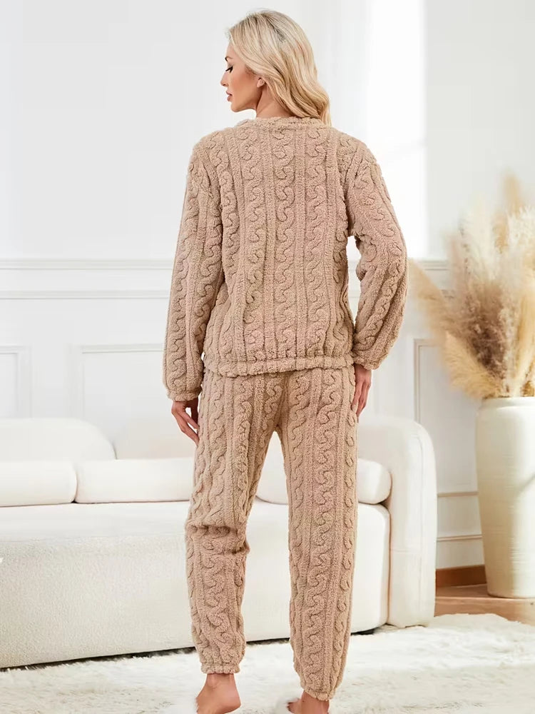 Two-Piece Autumn and Winter Pajama Set with Fleece Lining, Thick Coral Velvet Home Wear, Fashionable Warm Long-Sleeve Pants Sets