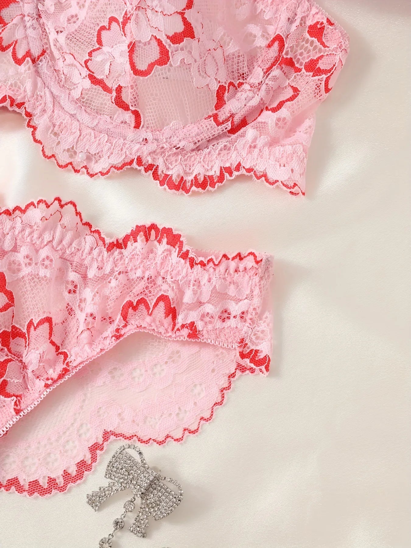 Women's Floral Lace Lingerie Set - Sexy Underwire Bandeau Bra & Scallop Thong, Breathable Comfort for Daily Wear All Seasons