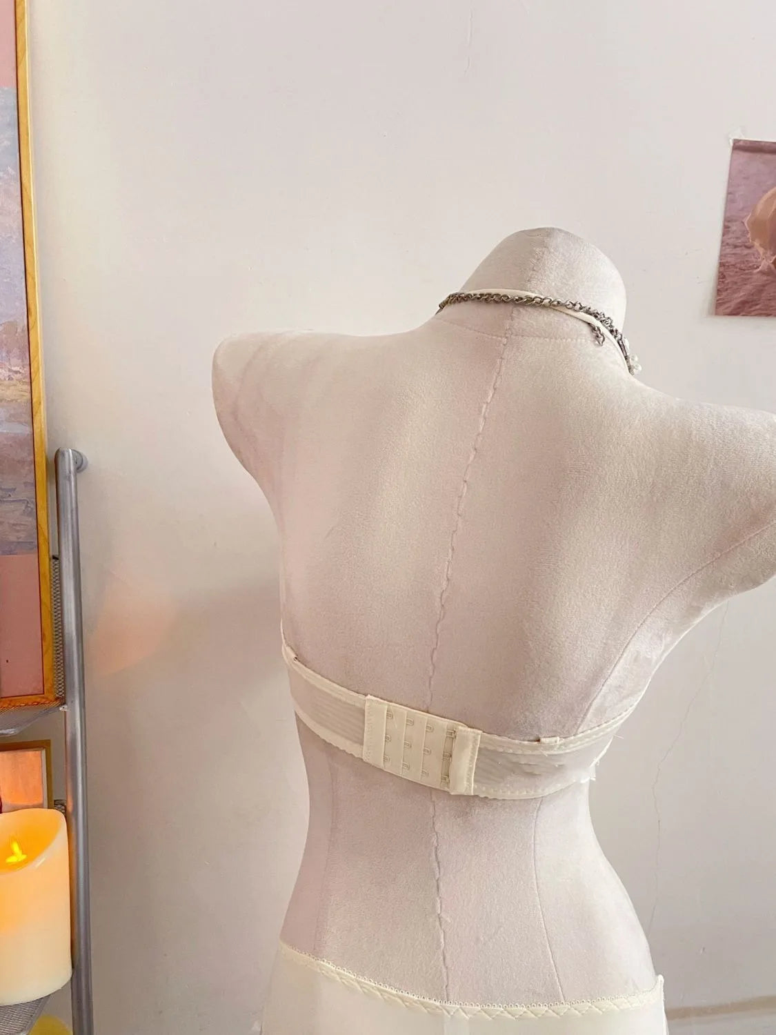 Neck-baring and Shoulder-revealing Lingerie with A Gathered, Sexy Lace Upper That Supports The Bra.