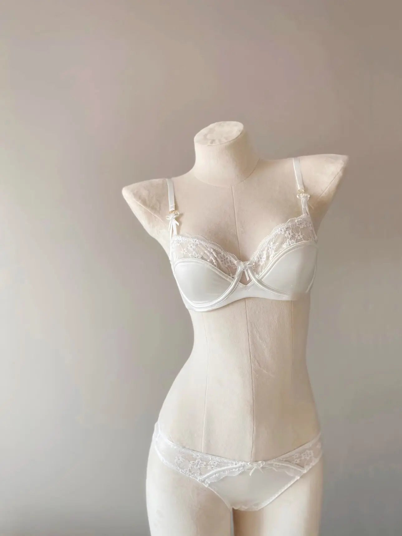 High Quality French Demi Cup Bra Set Soft Lace Thin Lightweight Side Support Anti Sagging Comfort Everyday Wear 32-38AB Bra Suit