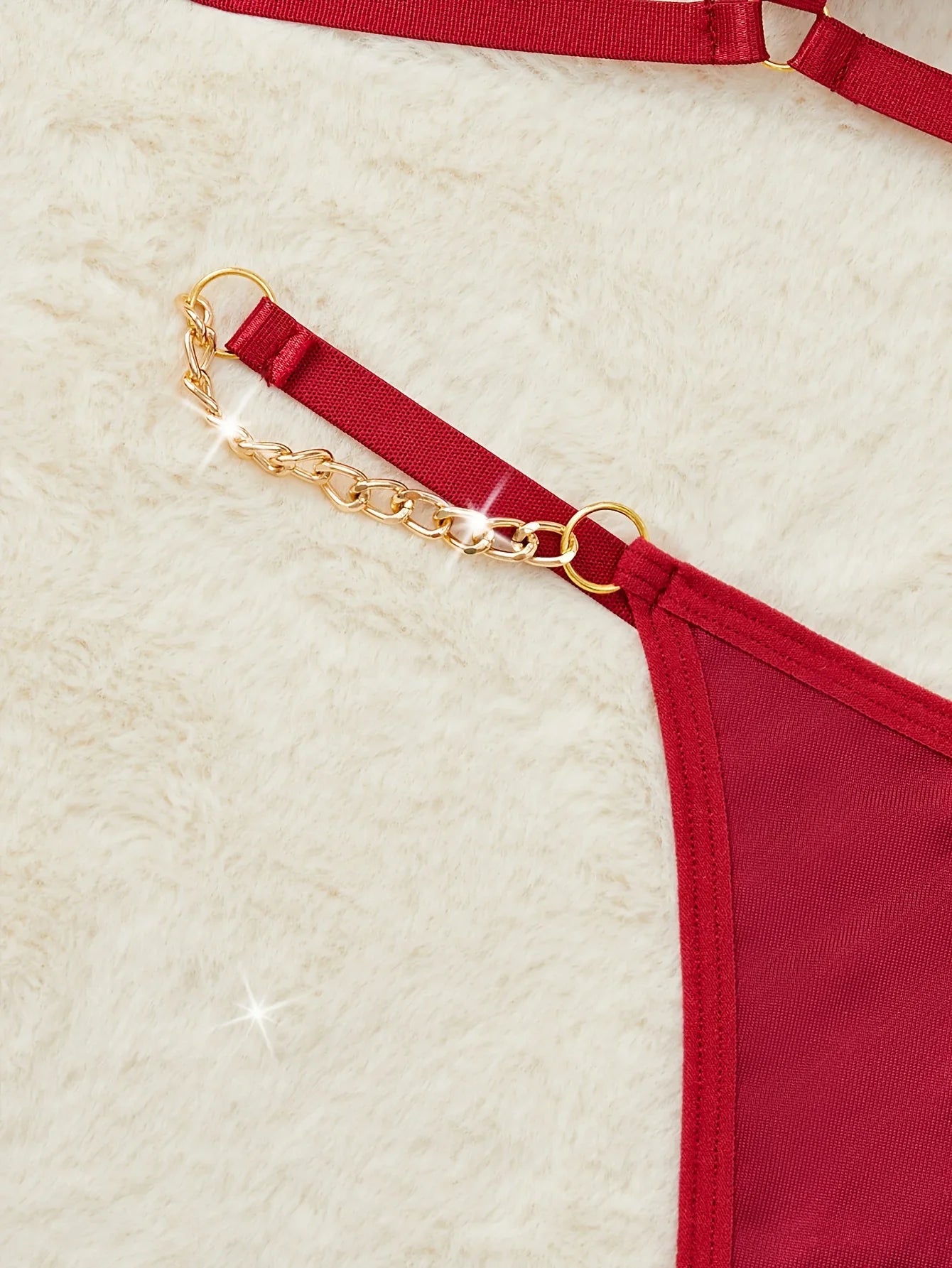 2 pieces of women's sexy lingerie set with gold chain and elegant thong