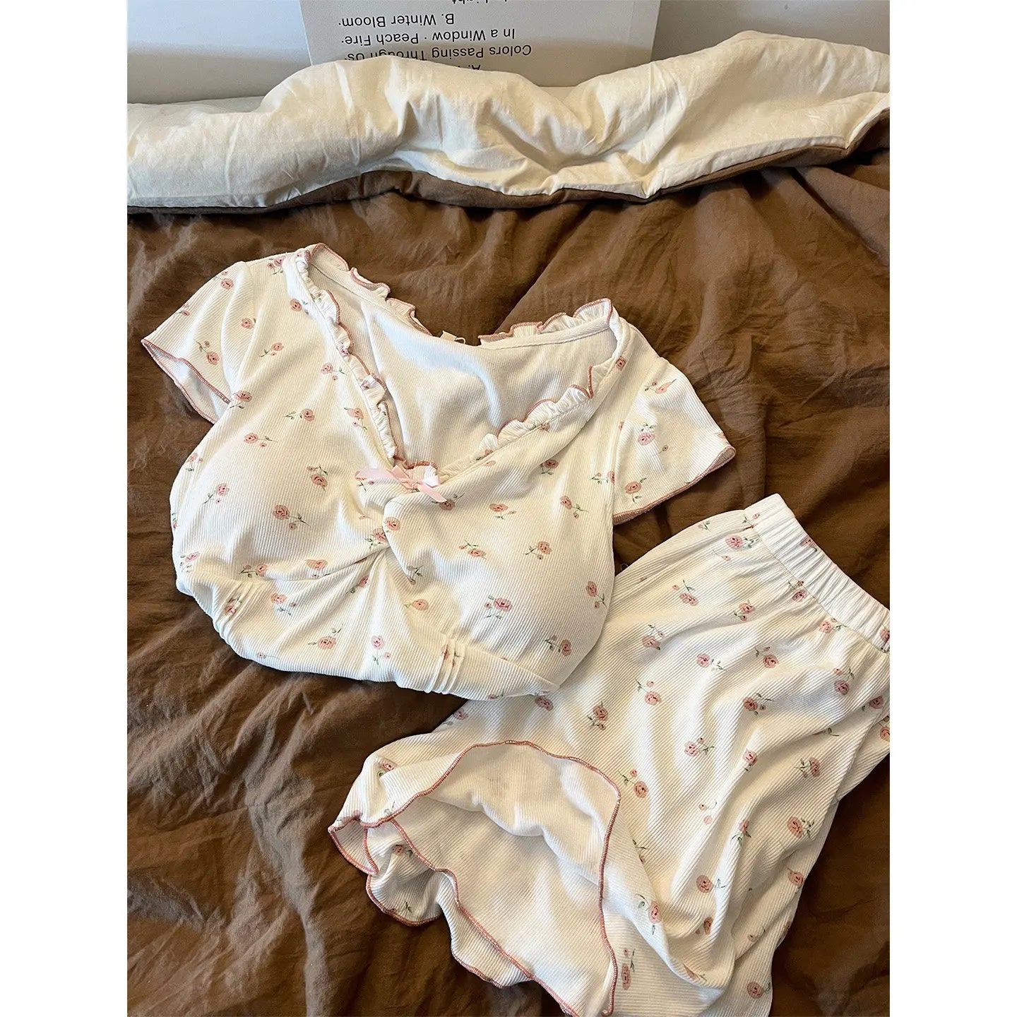 New Summer Women's Pajama Set: Lightweight Floral Print Two-Piece Set with Padded Top and Shorts—sweet and Cozy Loungewear