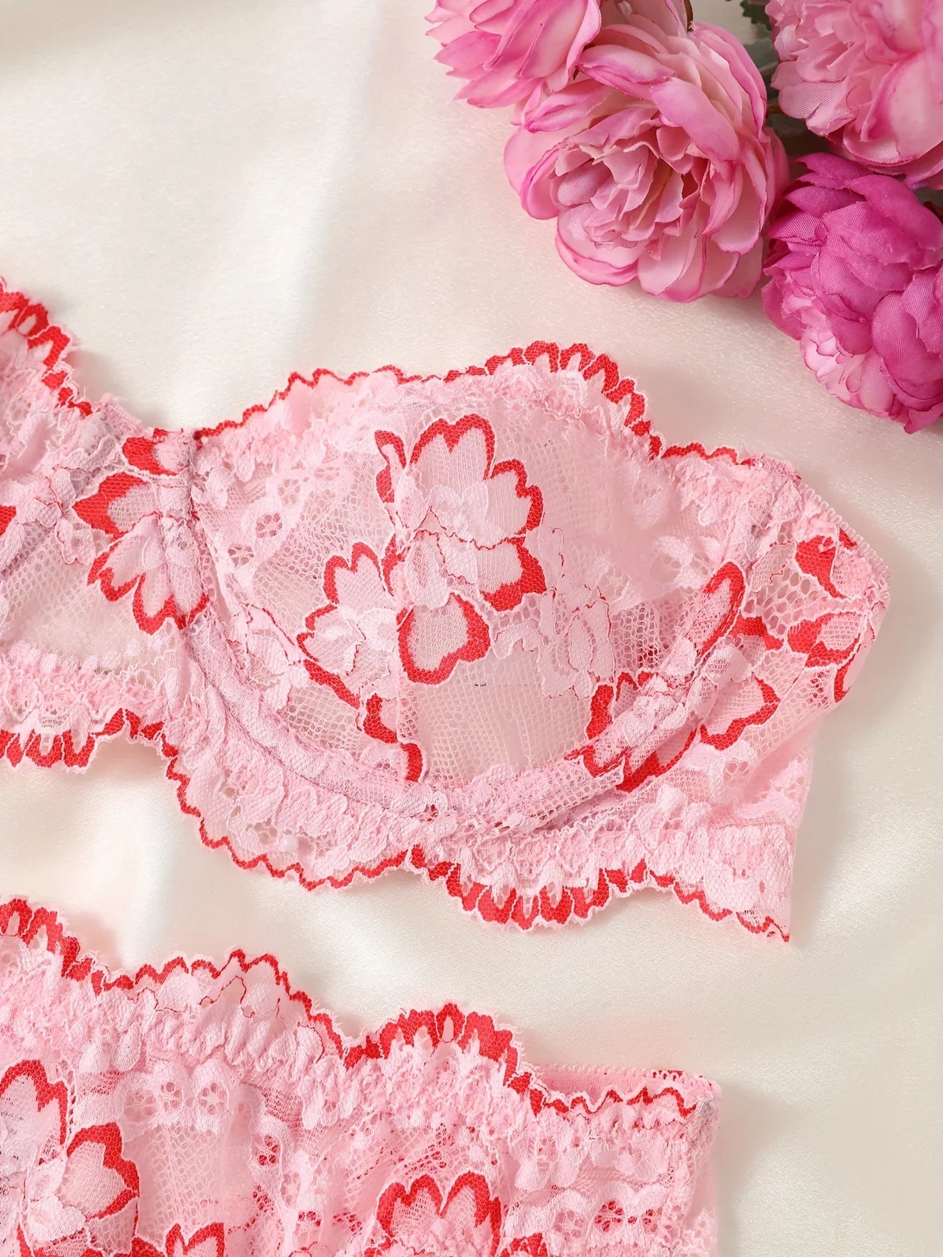 Women's Floral Lace Lingerie Set - Sexy Underwire Bandeau Bra & Scallop Thong, Breathable Comfort for Daily Wear All Seasons