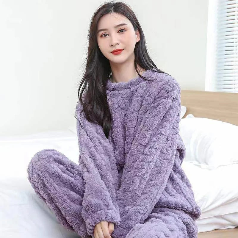 Two-Piece Autumn and Winter Pajama Set with Fleece Lining, Thick Coral Velvet Home Wear, Fashionable Warm Long-Sleeve Pants Sets