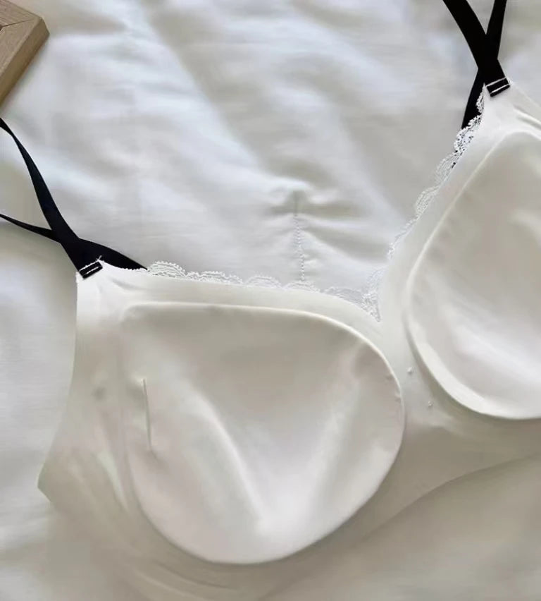 Lace and Floral Print Lingerie: Women’s Push-Up Bra for Smaller Busts, Designed to Minimise Side Bulges, Seamless and Wire-Free