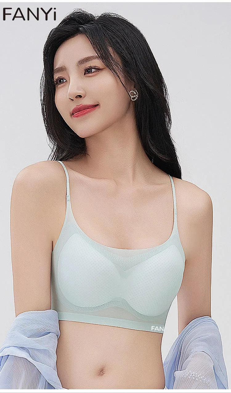 A thin, breathable and comfortable women's bra with a slim shoulder strap, featuring a beautiful back and a small chest