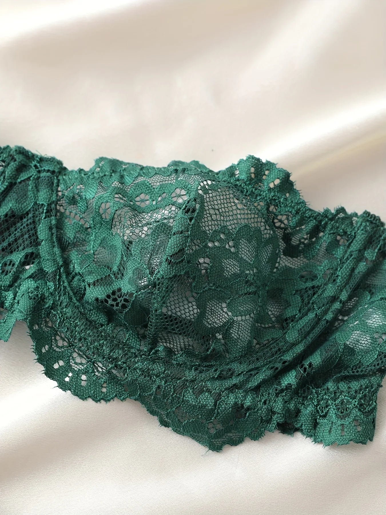 Women's Floral Lace Lingerie Set - Sexy Underwire Bandeau Bra & Scallop Thong, Breathable Comfort for Daily Wear All Seasons
