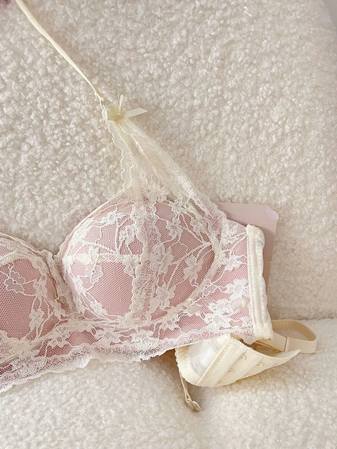Neck-baring and Shoulder-revealing Lingerie with A Gathered, Sexy Lace Upper That Supports The Bra.