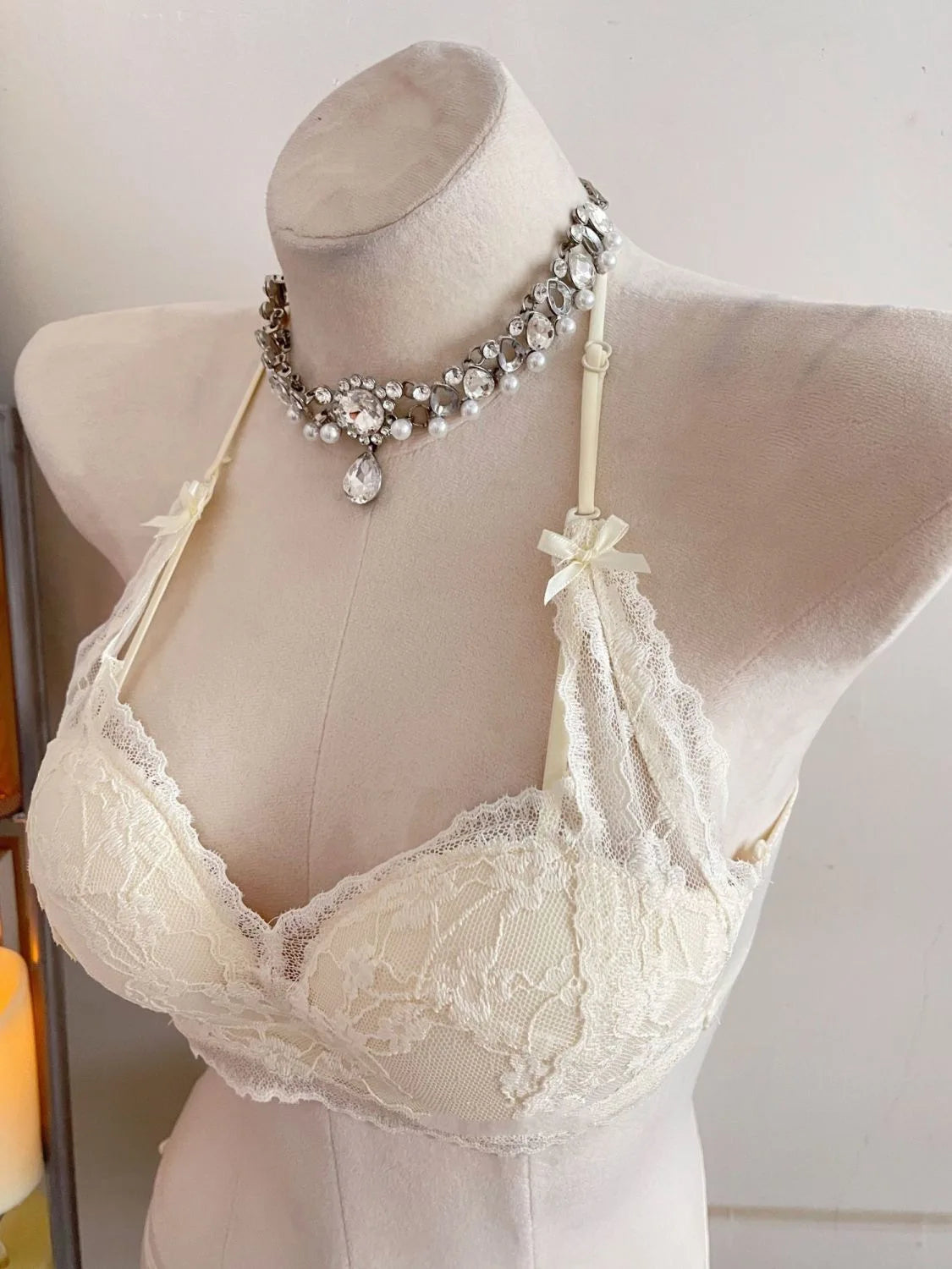 Neck-baring and Shoulder-revealing Lingerie with A Gathered, Sexy Lace Upper That Supports The Bra.