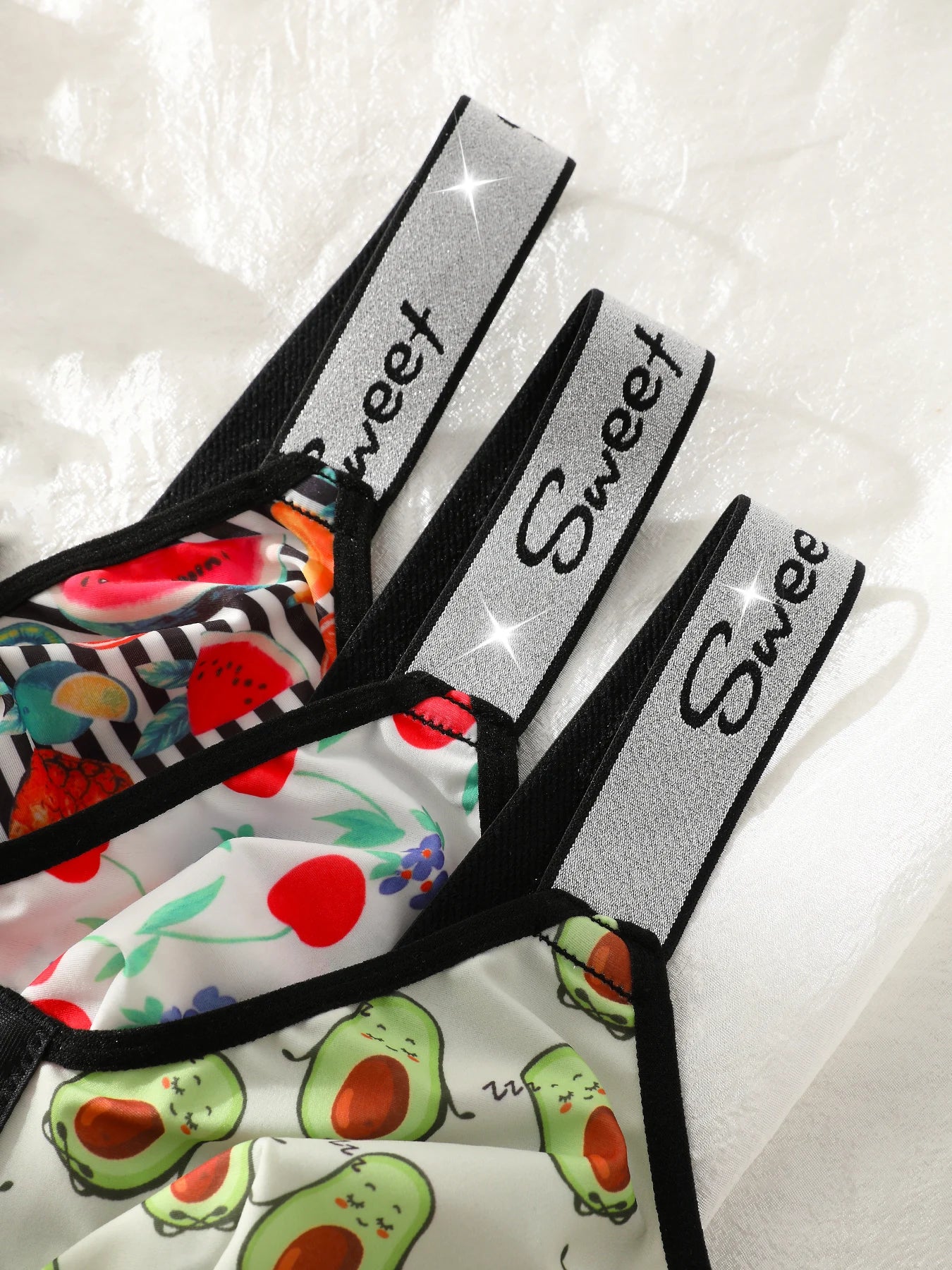 3 Pack Women's Wireless Bra, Mixed Fruit Print Front Closure Shiny Trim Comfort Bralette