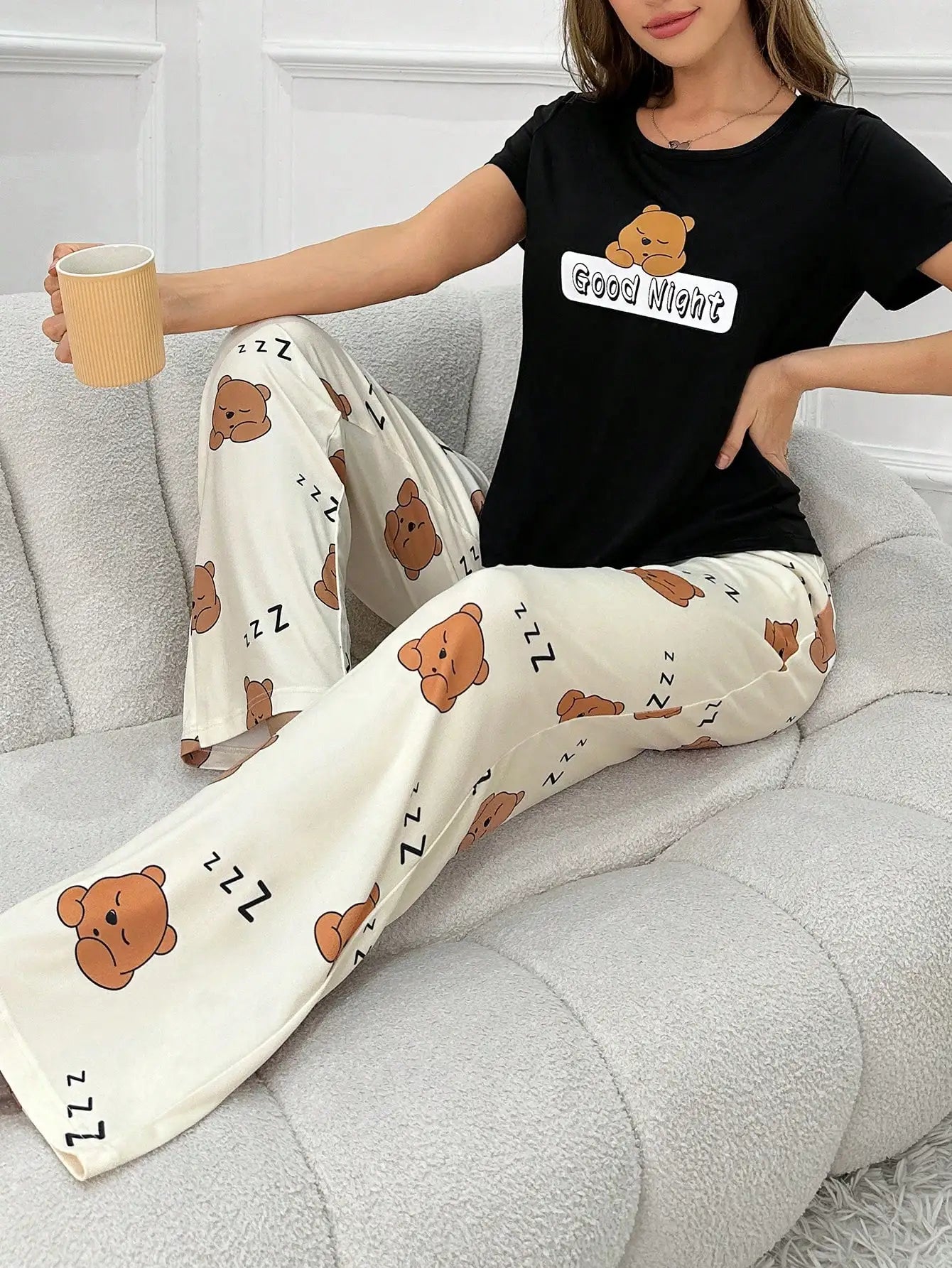2-Piece Set of Women's Four-Season Pajamas, Casual and Cute Cartoon Print Short-Sleeved Long Pants Pajama Set