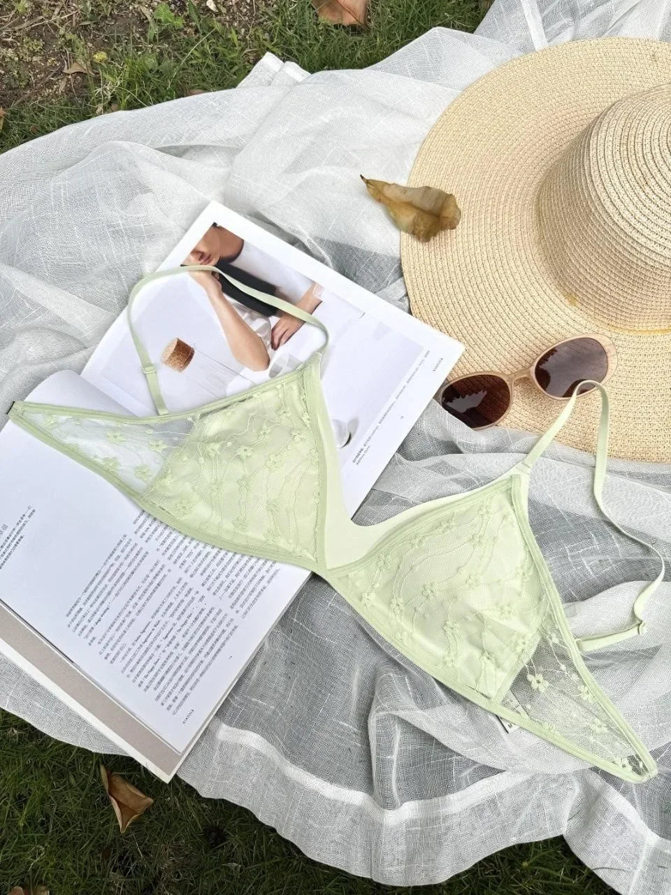 Lace Lingerie for Women's Summer, Thin, Large-bust, Slimming, Lace-curving, Triangular Cup, Beautiful Back, Seamless Bra