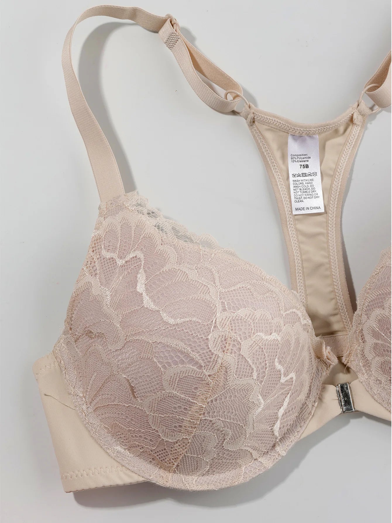 Lightly padded, underwired lace push-up bra with front closure and beautiful back design