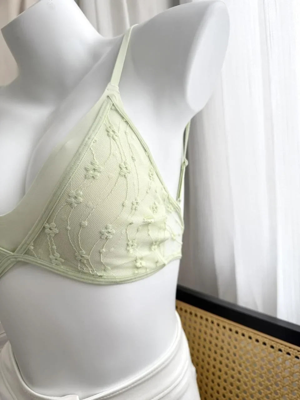 Lace Lingerie for Women's Summer, Thin, Large-bust, Slimming, Lace-curving, Triangular Cup, Beautiful Back, Seamless Bra