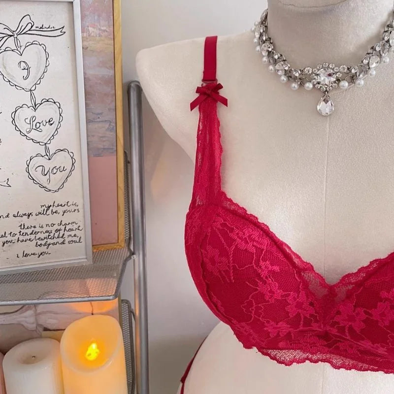Neck-baring and Shoulder-revealing Lingerie with A Gathered, Sexy Lace Upper That Supports The Bra.