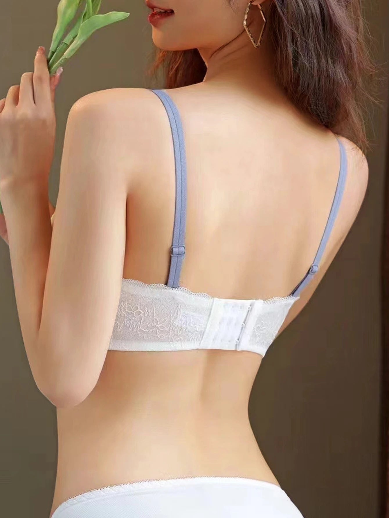 Raised side cinched lace shoulder strap with palm cup gathered back plastic bra
