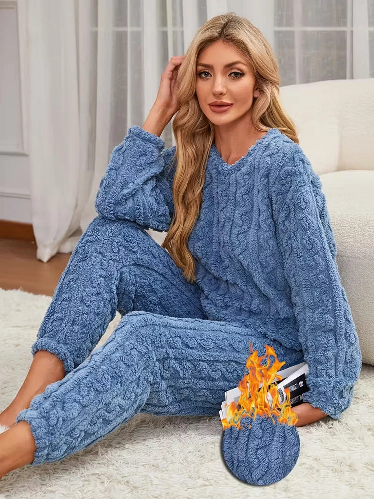 Two-Piece Autumn and Winter Pajama Set with Fleece Lining, Thick Coral Velvet Home Wear, Fashionable Warm Long-Sleeve Pants Sets