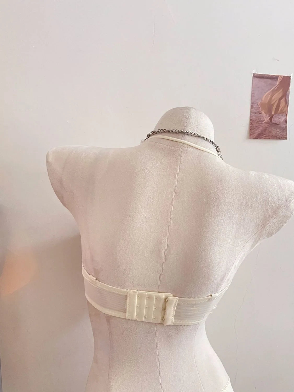 Neck-baring and Shoulder-revealing Lingerie with A Gathered, Sexy Lace Upper That Supports The Bra.