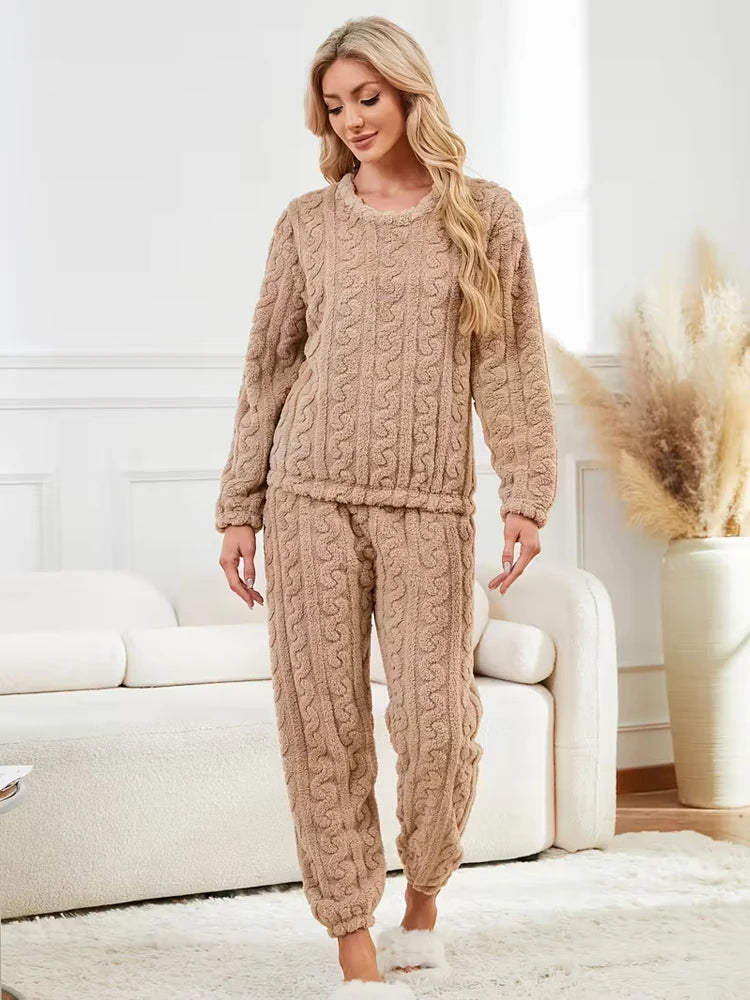 Two-Piece Autumn and Winter Pajama Set with Fleece Lining, Thick Coral Velvet Home Wear, Fashionable Warm Long-Sleeve Pants Sets