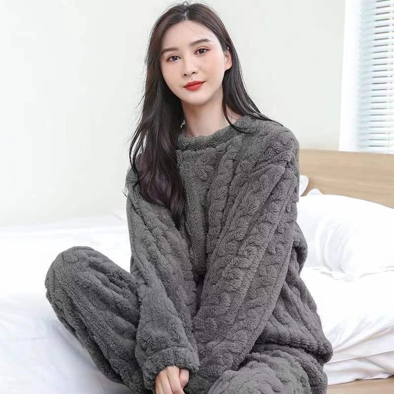 Two-Piece Autumn and Winter Pajama Set with Fleece Lining, Thick Coral Velvet Home Wear, Fashionable Warm Long-Sleeve Pants Sets