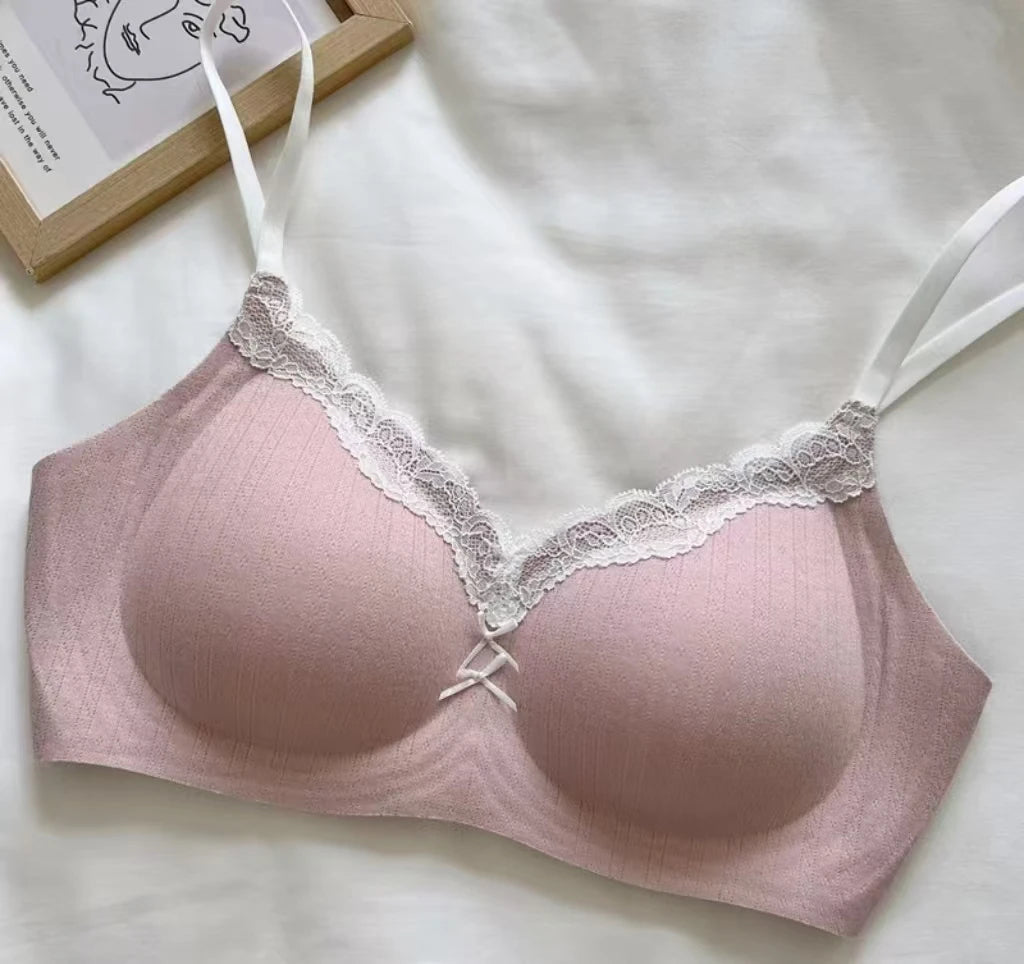 Lace and Floral Print Lingerie: Women’s Push-Up Bra for Smaller Busts, Designed to Minimise Side Bulges, Seamless and Wire-Free