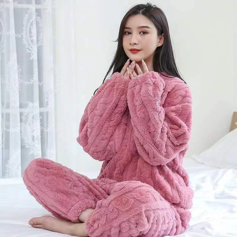 Two-Piece Autumn and Winter Pajama Set with Fleece Lining, Thick Coral Velvet Home Wear, Fashionable Warm Long-Sleeve Pants Sets
