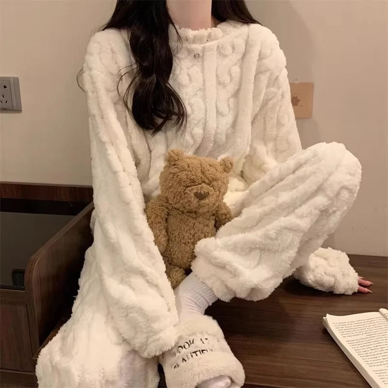 Two-Piece Autumn and Winter Pajama Set with Fleece Lining, Thick Coral Velvet Home Wear, Fashionable Warm Long-Sleeve Pants Sets