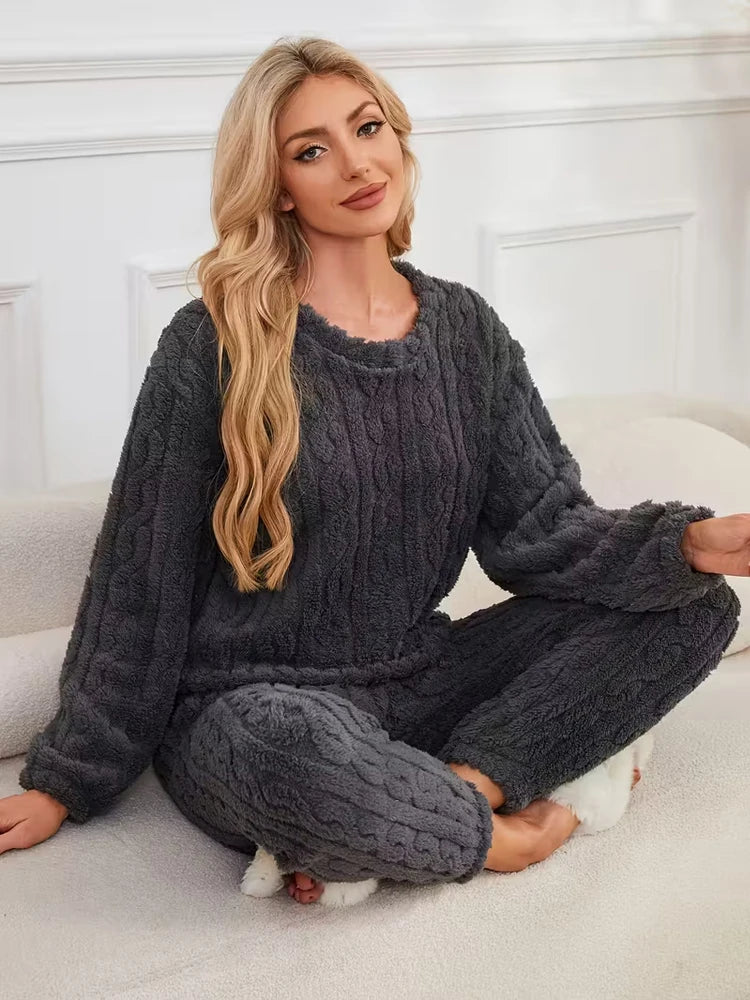 Two-Piece Autumn and Winter Pajama Set with Fleece Lining, Thick Coral Velvet Home Wear, Fashionable Warm Long-Sleeve Pants Sets