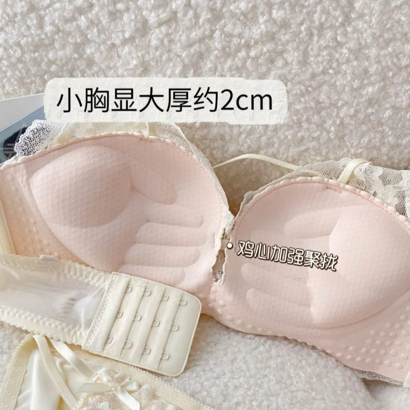 Neck-baring and Shoulder-revealing Lingerie with A Gathered, Sexy Lace Upper That Supports The Bra.