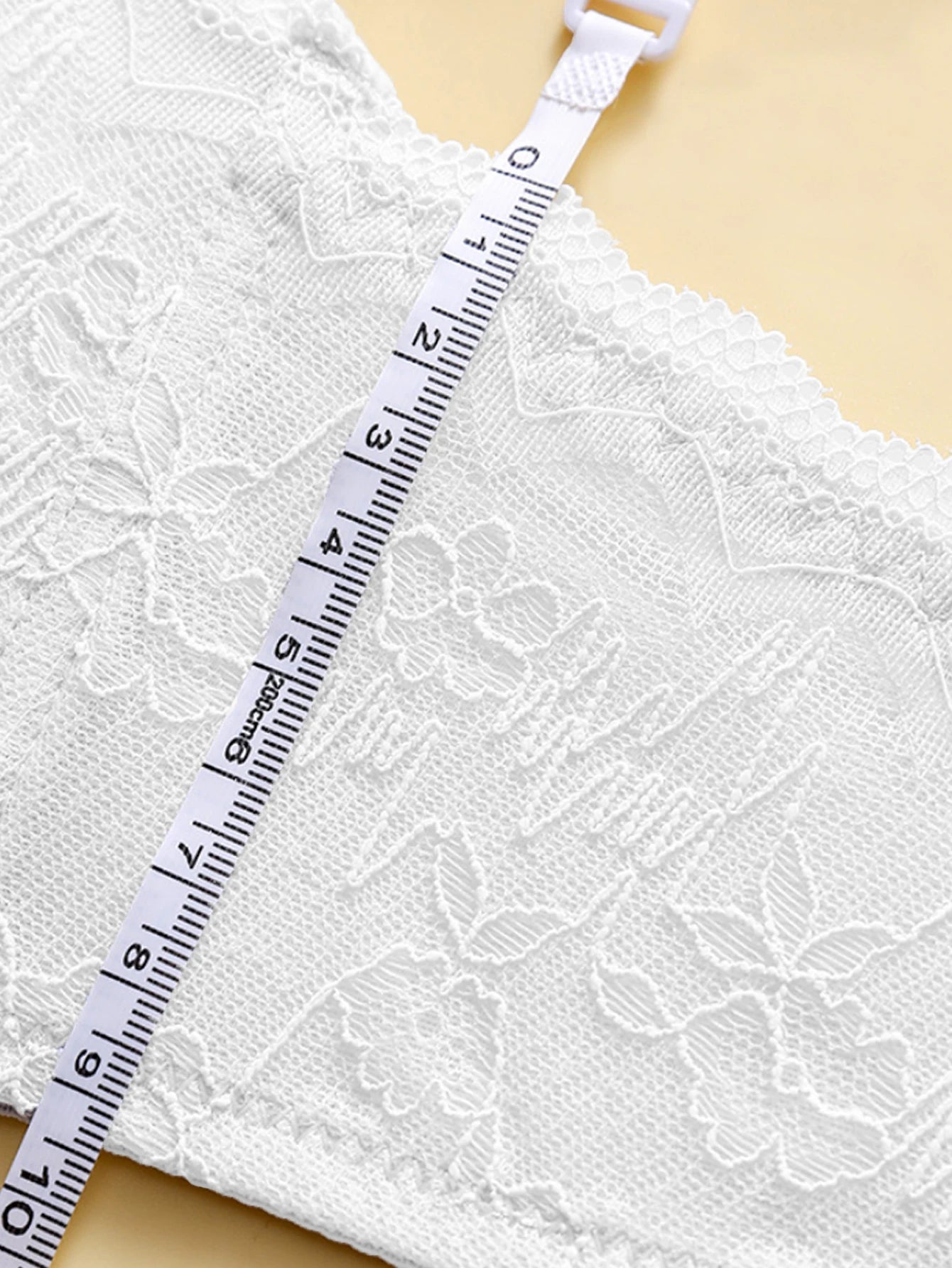 Raised side cinched lace shoulder strap with palm cup gathered back plastic bra