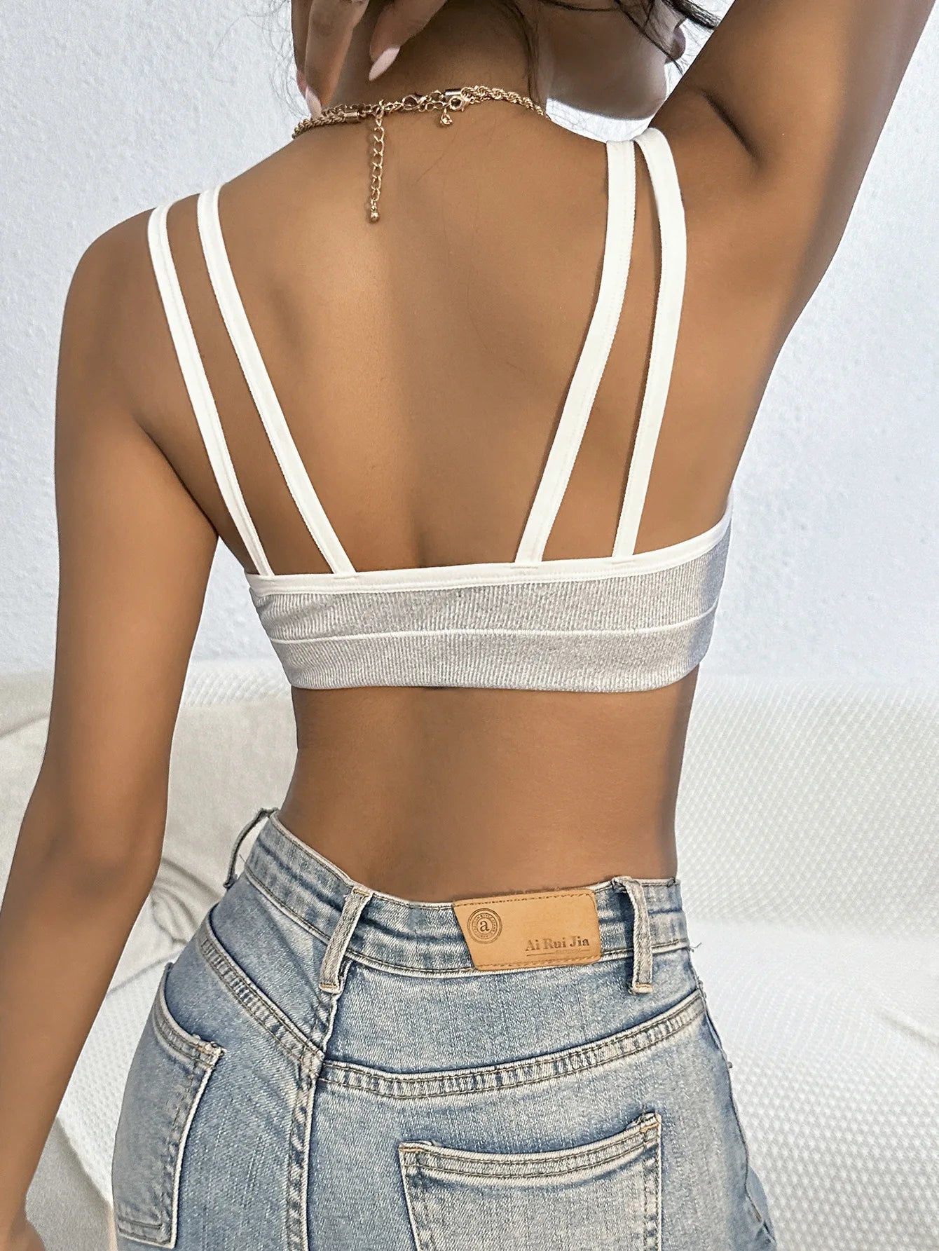 Simple Seamless Ribbed Women Sexy Bras Elegant Yoga Wireless Bra Sexy Lingerie Backless Fashion Solid Soft Women Underwear
