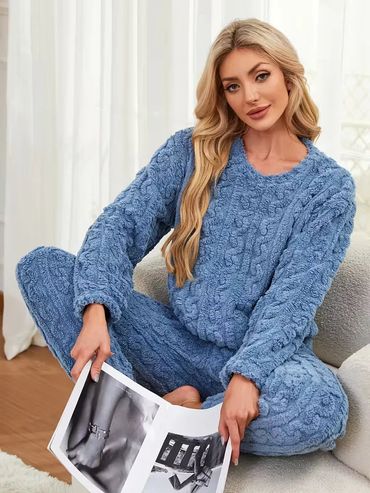 Two-Piece Autumn and Winter Pajama Set with Fleece Lining, Thick Coral Velvet Home Wear, Fashionable Warm Long-Sleeve Pants Sets