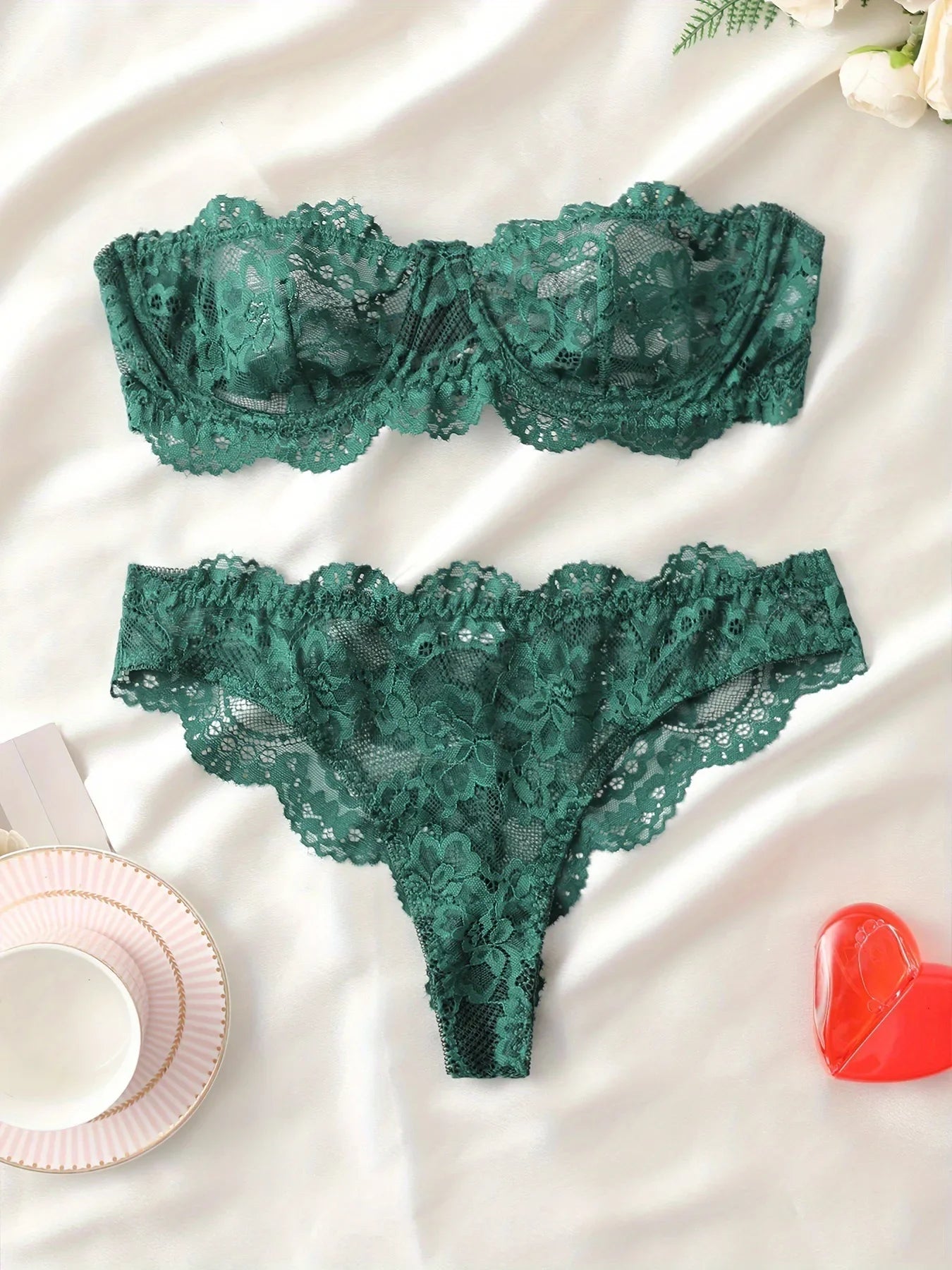 Women's Floral Lace Lingerie Set - Sexy Underwire Bandeau Bra & Scallop Thong, Breathable Comfort for Daily Wear All Seasons